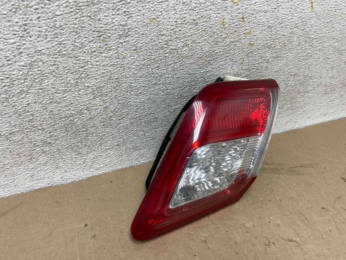 2010 - 2011 Toyota Camry Right Passenger RH Side Inner Tail Light AH6912 LK1