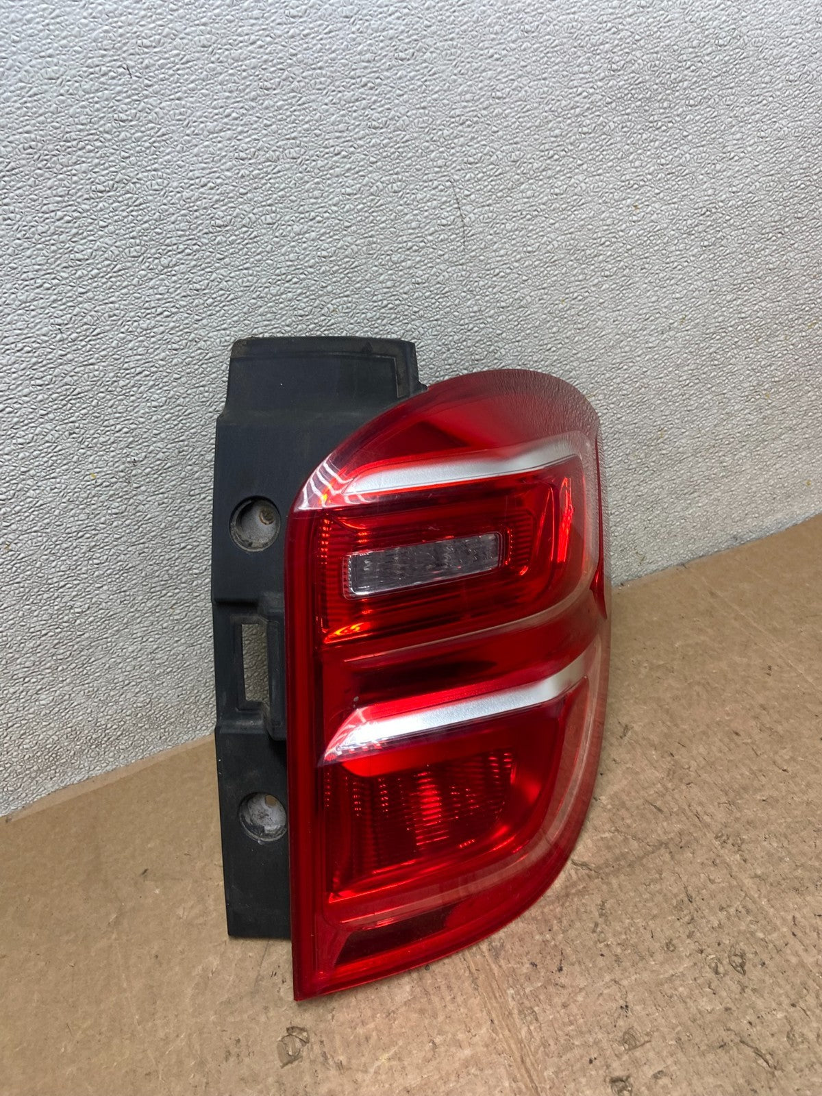 2016 to 2017 Chevrolet Equinox Right Passenger RH Side Tail Light OEM AA3820 DW2