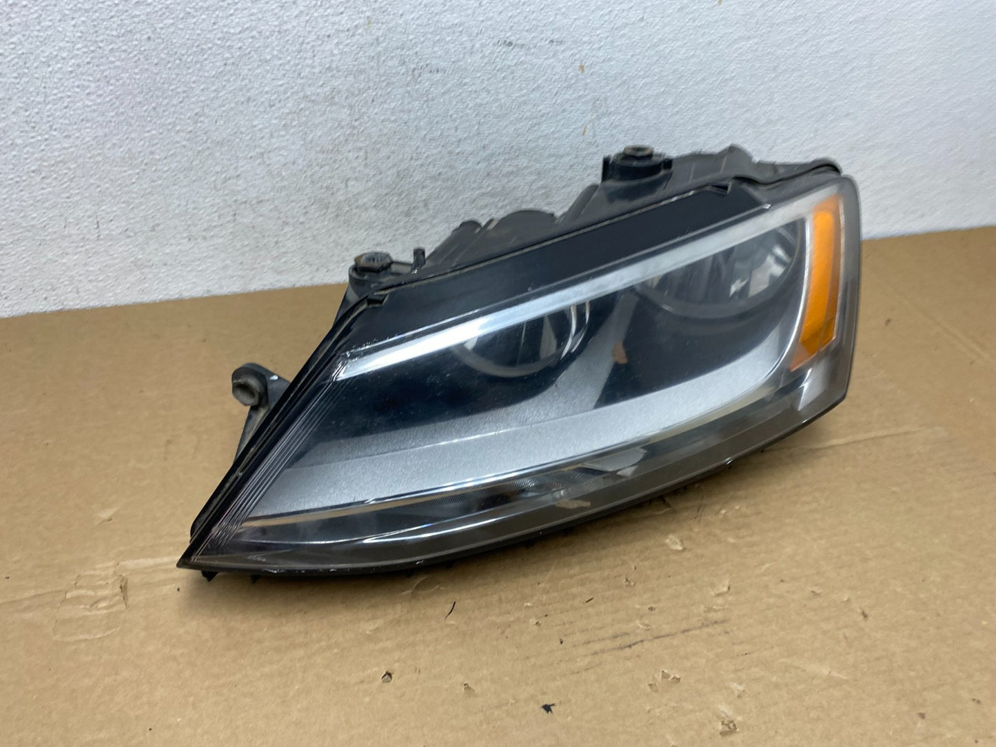 2011 to 2014 Volkswagen Jetta Left Driver LH Headlight Halogen AD3850 DW2
