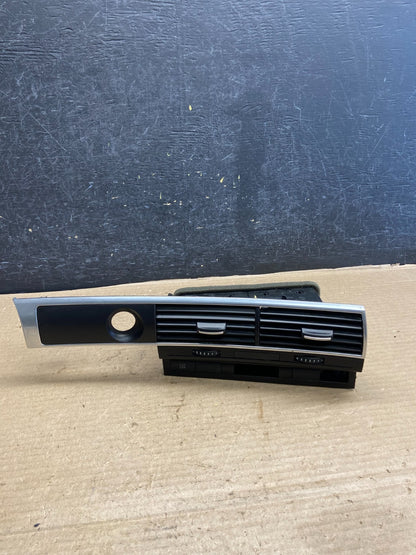 2005 to 2011 Audi A6 Center Dashboard Air Vent AH3823 DG0