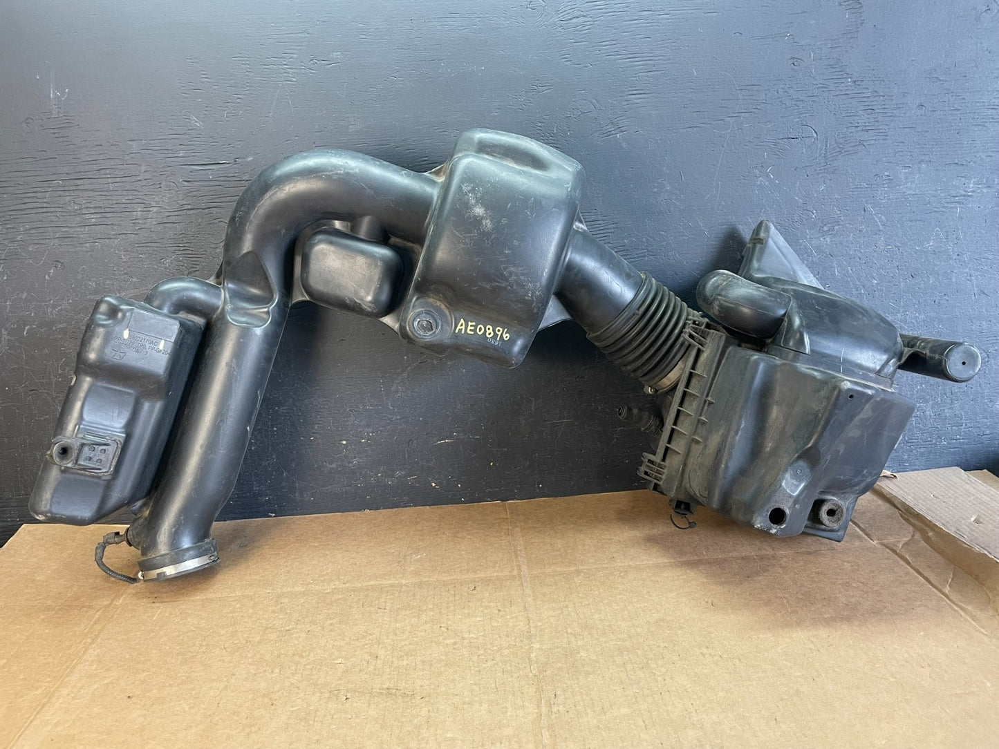 2011 - 2013 Dodge Durango 3.6L Resonator Air Intake Tube ae0896 DG4