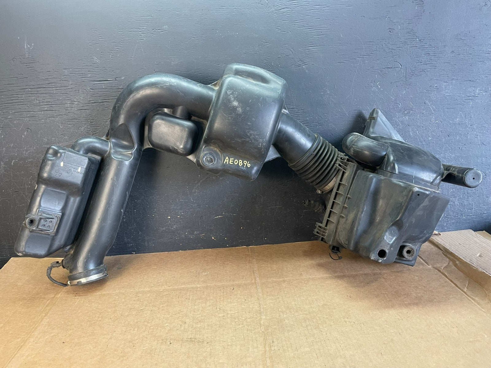 2011 - 2013 Dodge Durango 3.6L Resonator Air Intake Tube ae0896 DG4