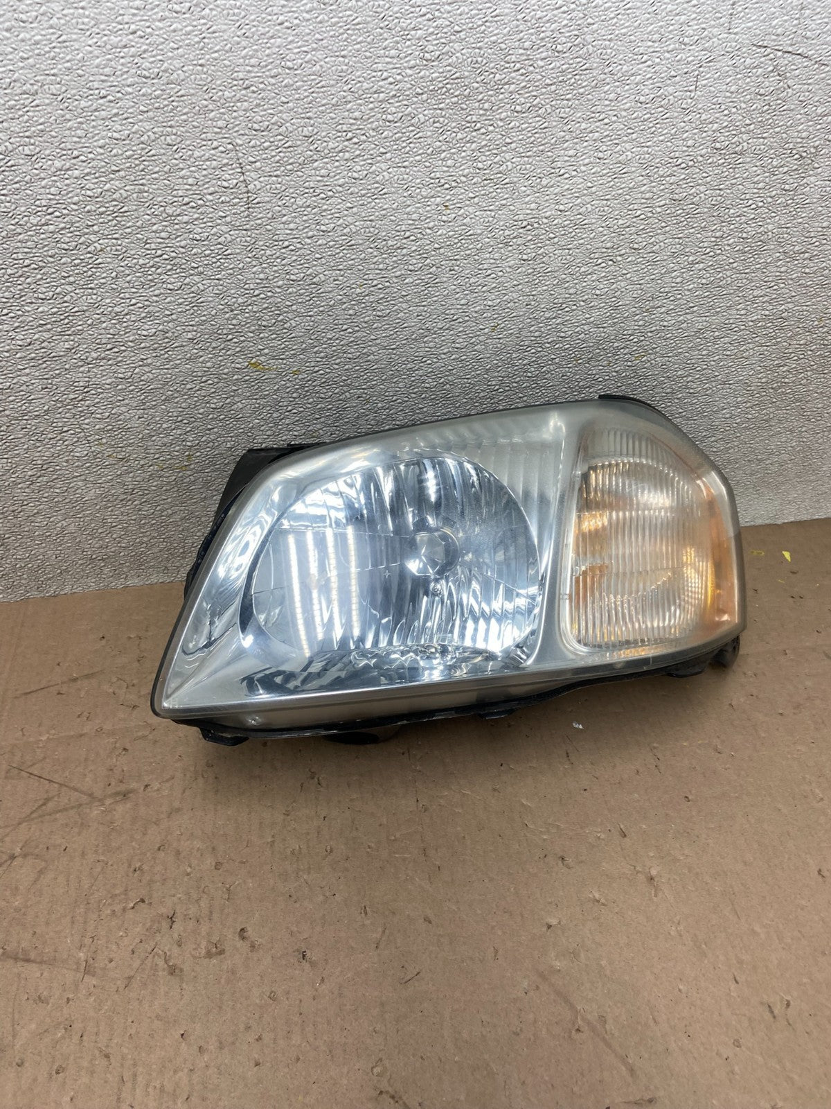 2001 to 2004 Mazda Tribute Left Driver Lh Side Halogen Headlight Oem AA0431 DW0