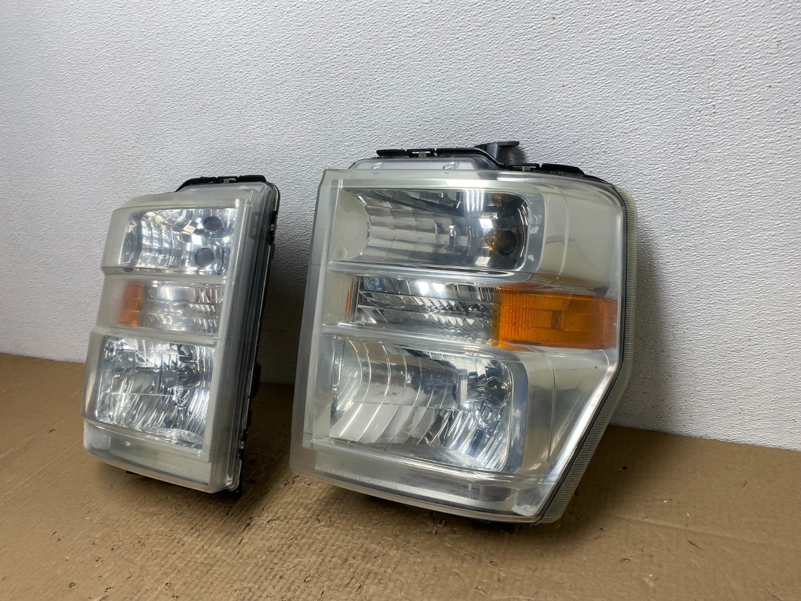 2008-2014 Ford Econoline E150 E250 E350 Left+Right Headlights AC4036 DW1