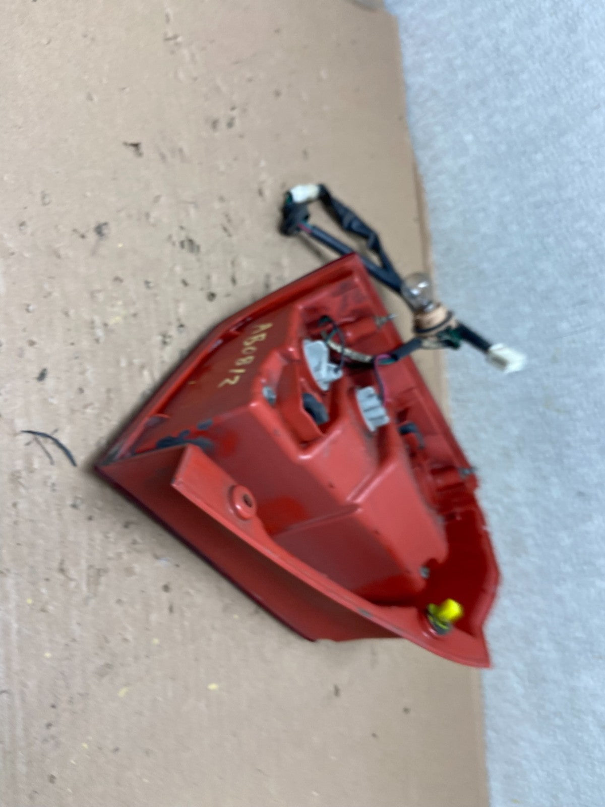 2004-2005 Mitsubishi Endeavor Right Passenger Rh Tail Light Oem AB0812 LK3