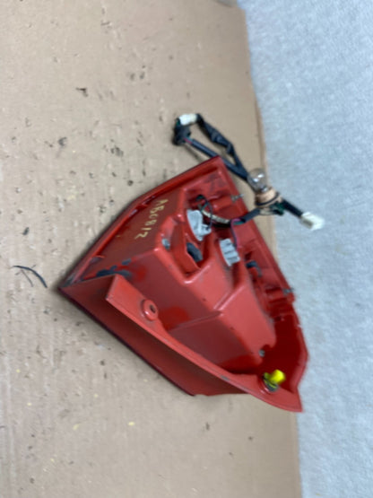 2004-2005 Mitsubishi Endeavor Right Passenger Rh Tail Light Oem AB0812 LK3