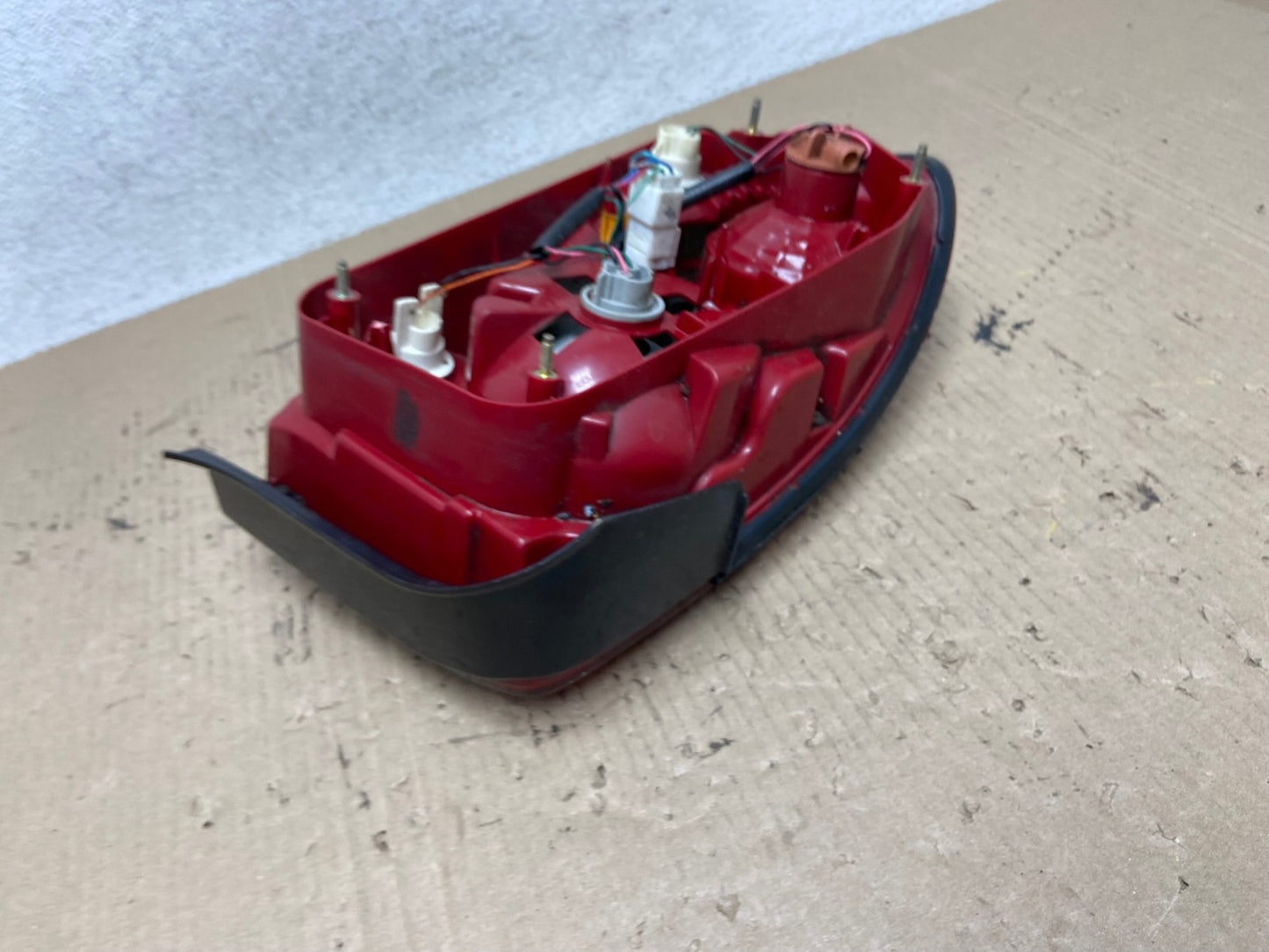 2002 - 2005 Hyundai Sonata Right Passenger RH Side Tail Light AF6991 LK6