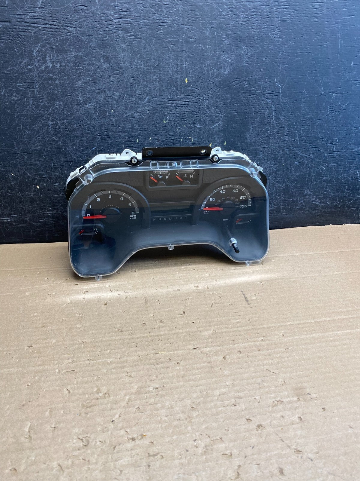 2009 to 2014 Ford E150 E250 E350 VAN Gauge Speedometer Cluster AG63700