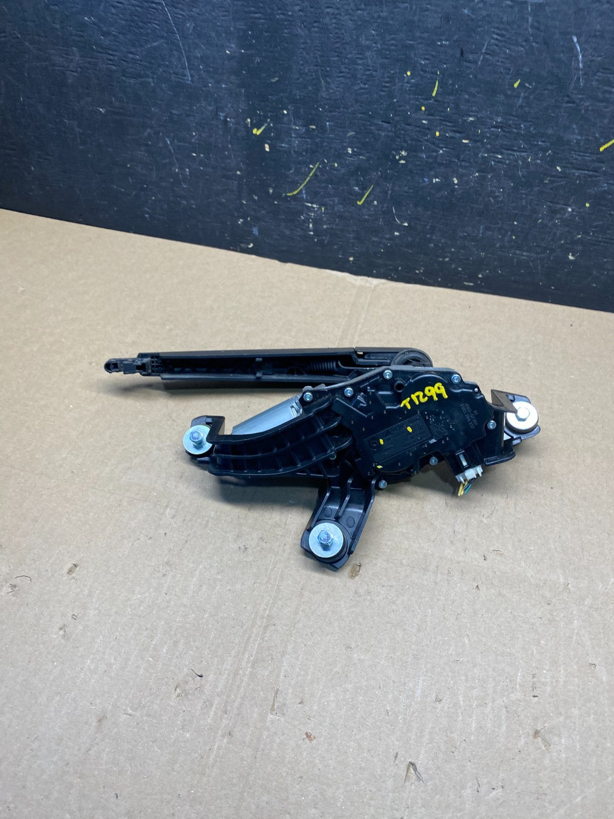 2014-2015 Kia Sorento Rear Glass Windshield Wiper Motor V5267 DG4