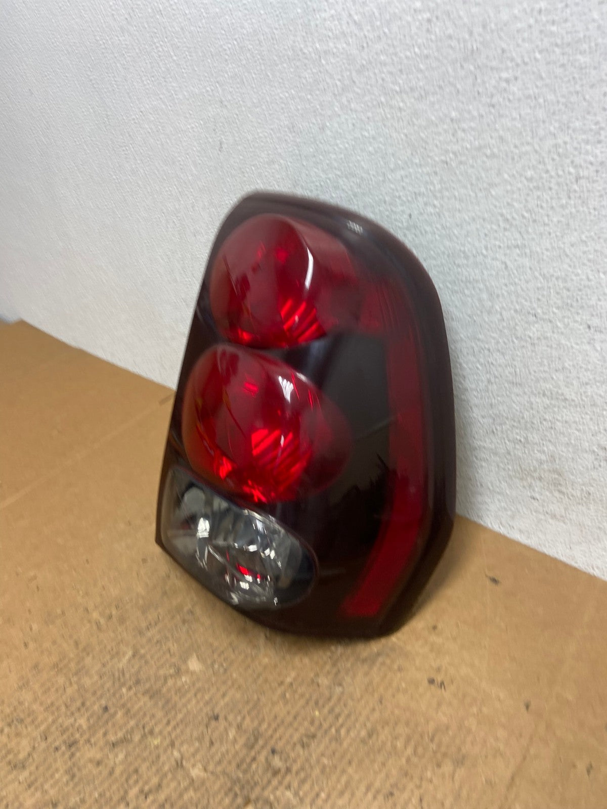 2002 to 2009 Chevrolet Trailblazer Right Passenger Rh Tail Light AE2627 LK1