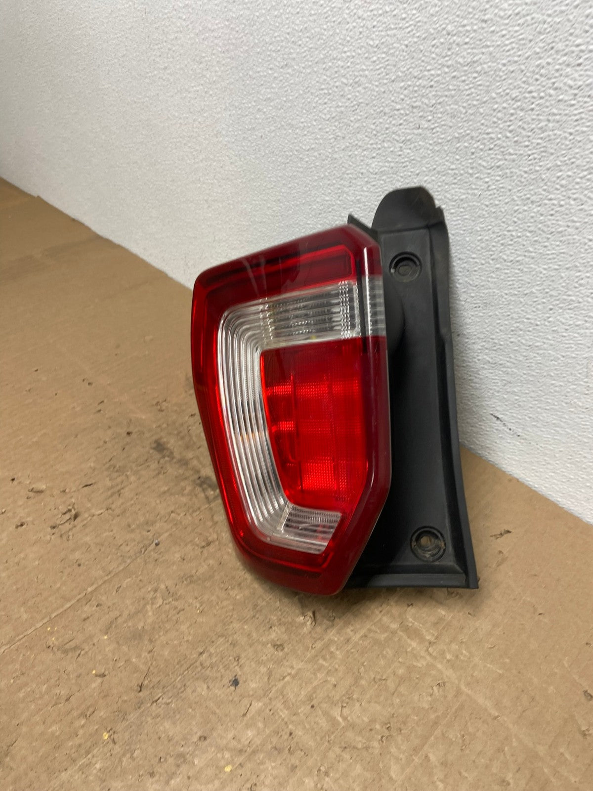 2016 to 2019 Ford Explorer Left Driver Lh Side Tail light OEM AB8613 LK1