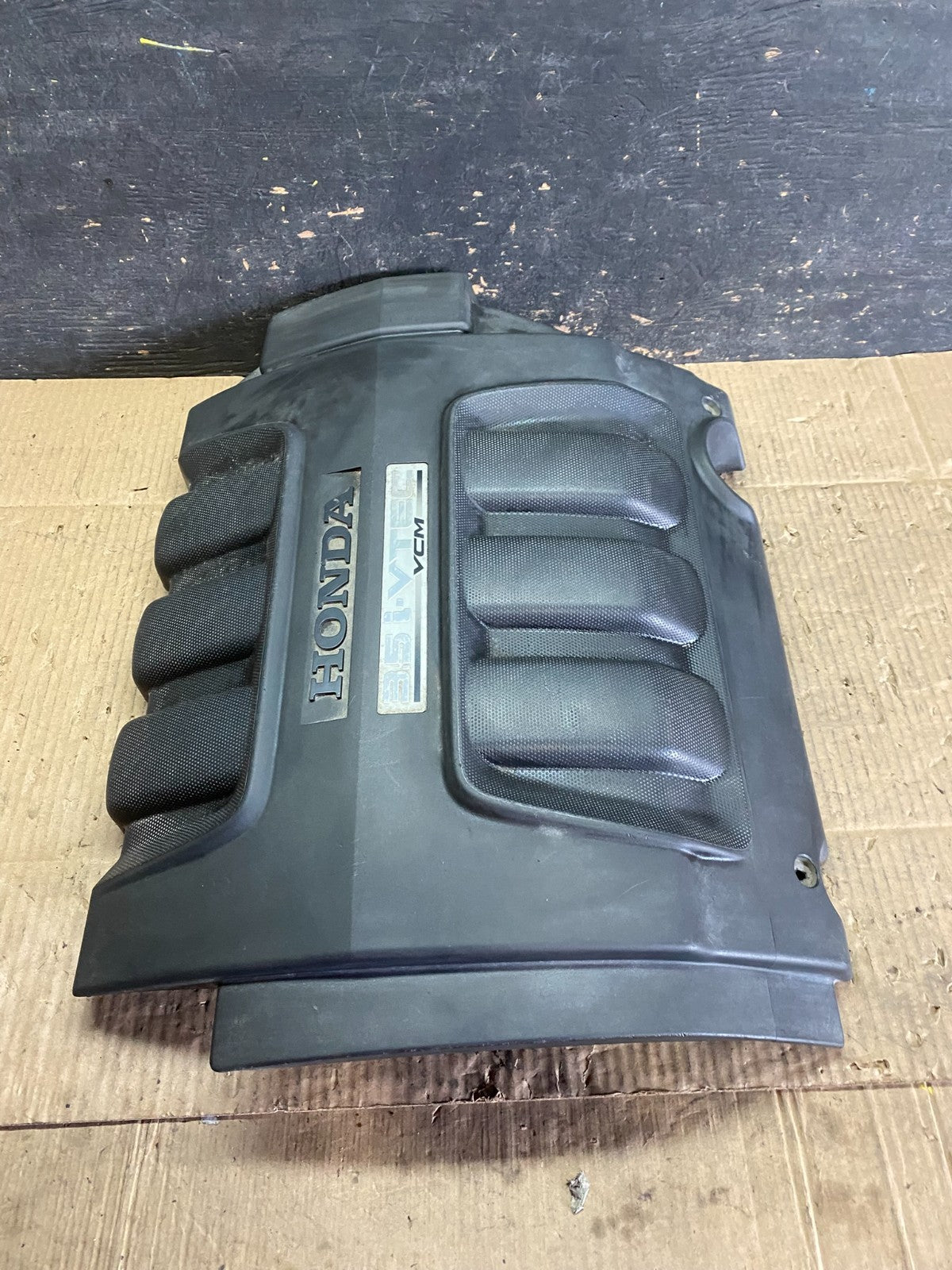 2005 to 2007 Honda Odyssey Black Engine Cover T9482 DG2