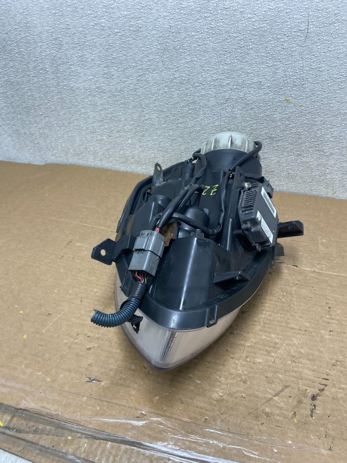 2004 2005 2006 Nissan Maxima Right Passenger Side Headlight Xenon HID Z2807 DW8