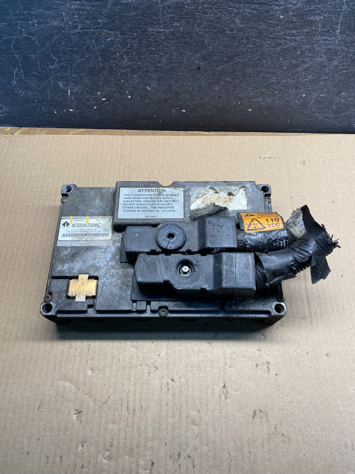 2006 international 4300 Body Control Module 1833558c1 AH1648 DG0