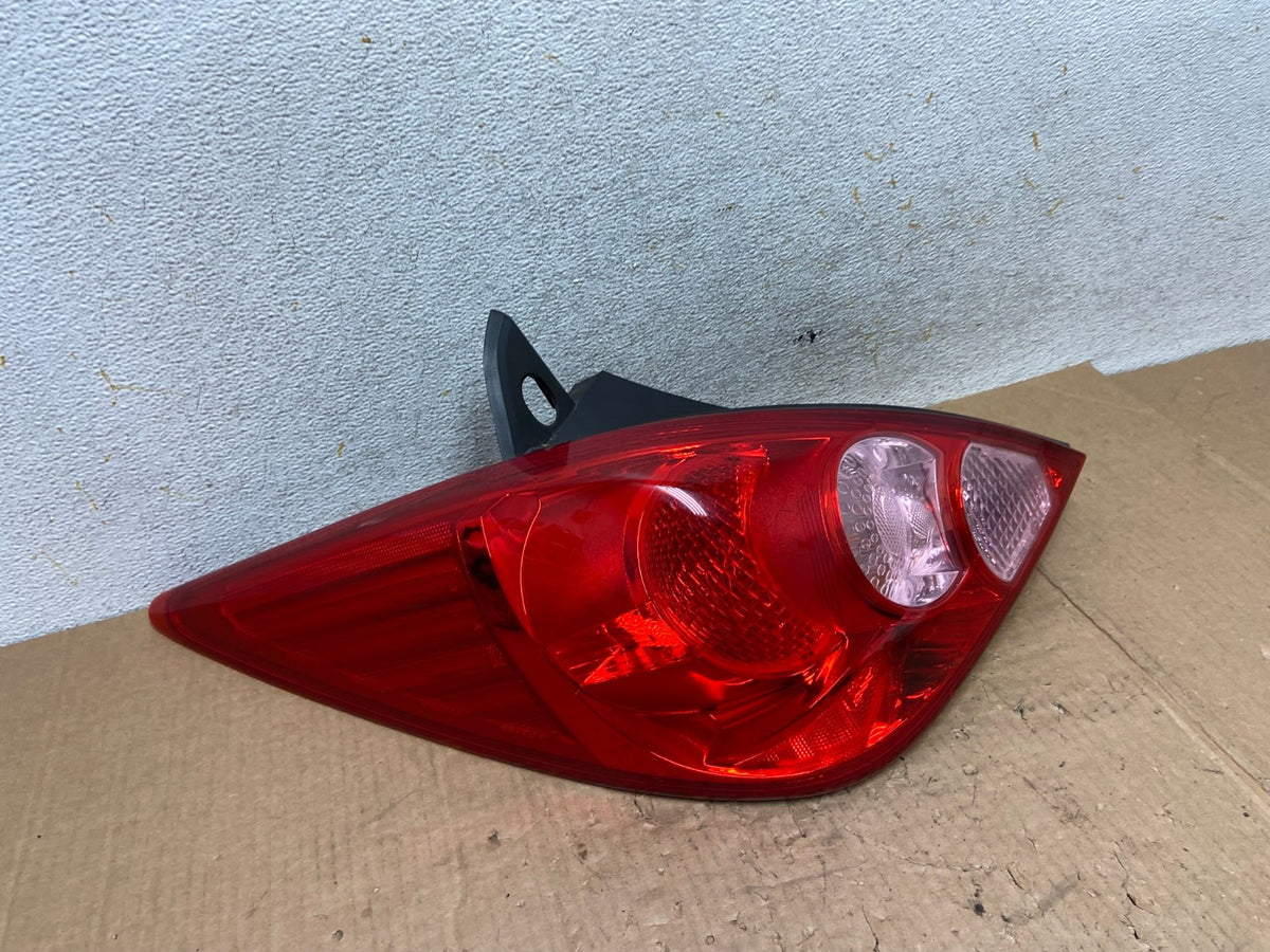 2007 - 2012 Nissan Versa Hatchback Left Driver Side Lh Tail Light AI5582 LK2