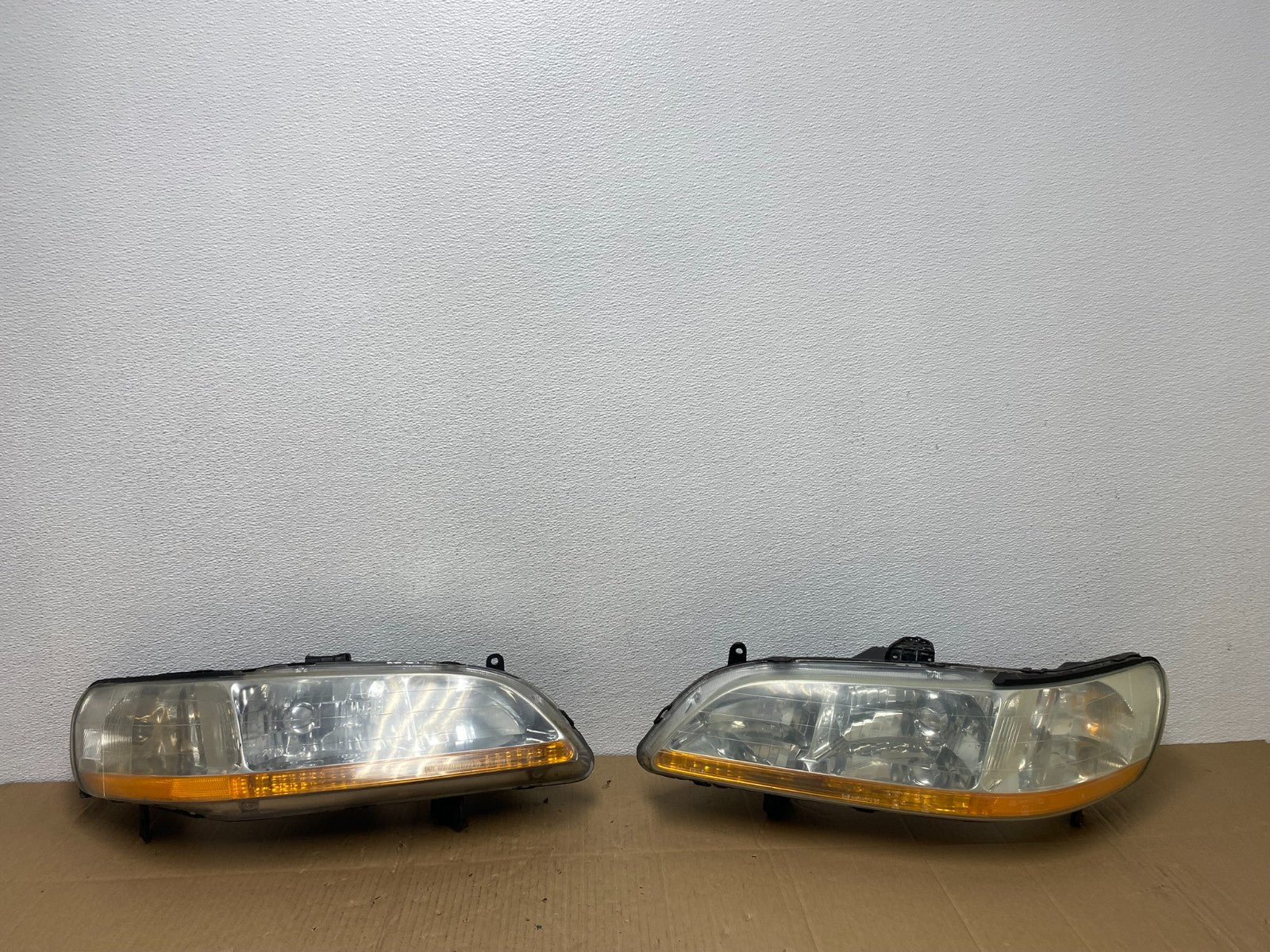 1998 to 2002 Honda Accord Left+Right Set Side Headlights AD2358 DW0