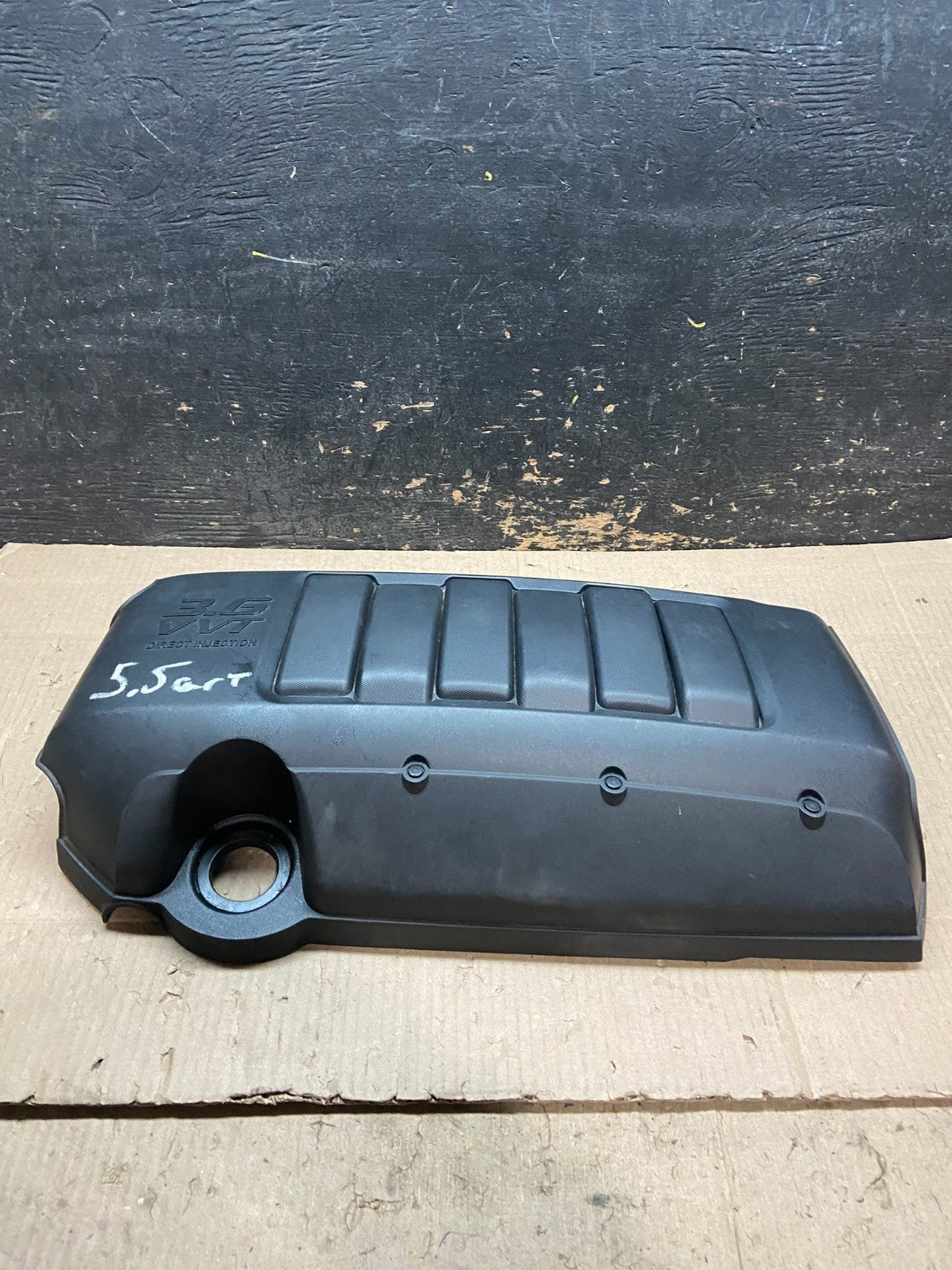 2009 to 2010 Chevrolet Traverse VVT 3.6L Motor Engine Cover X7910 DG0