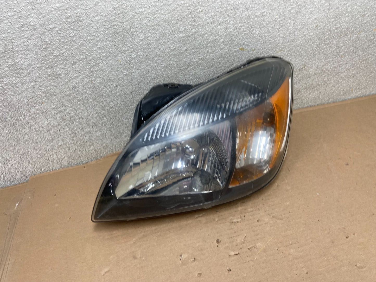 2010 to 2011 Kia Rio Left Driver LH Side Halogen Headlight AA9900 DG2