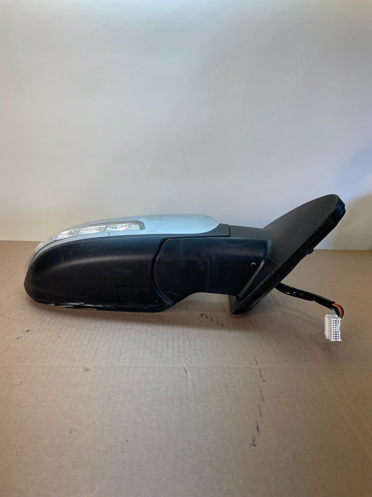 2011 to 2015 Kia Sorento Right Passenger Door Mirror Turn Signal AI8701 DG3