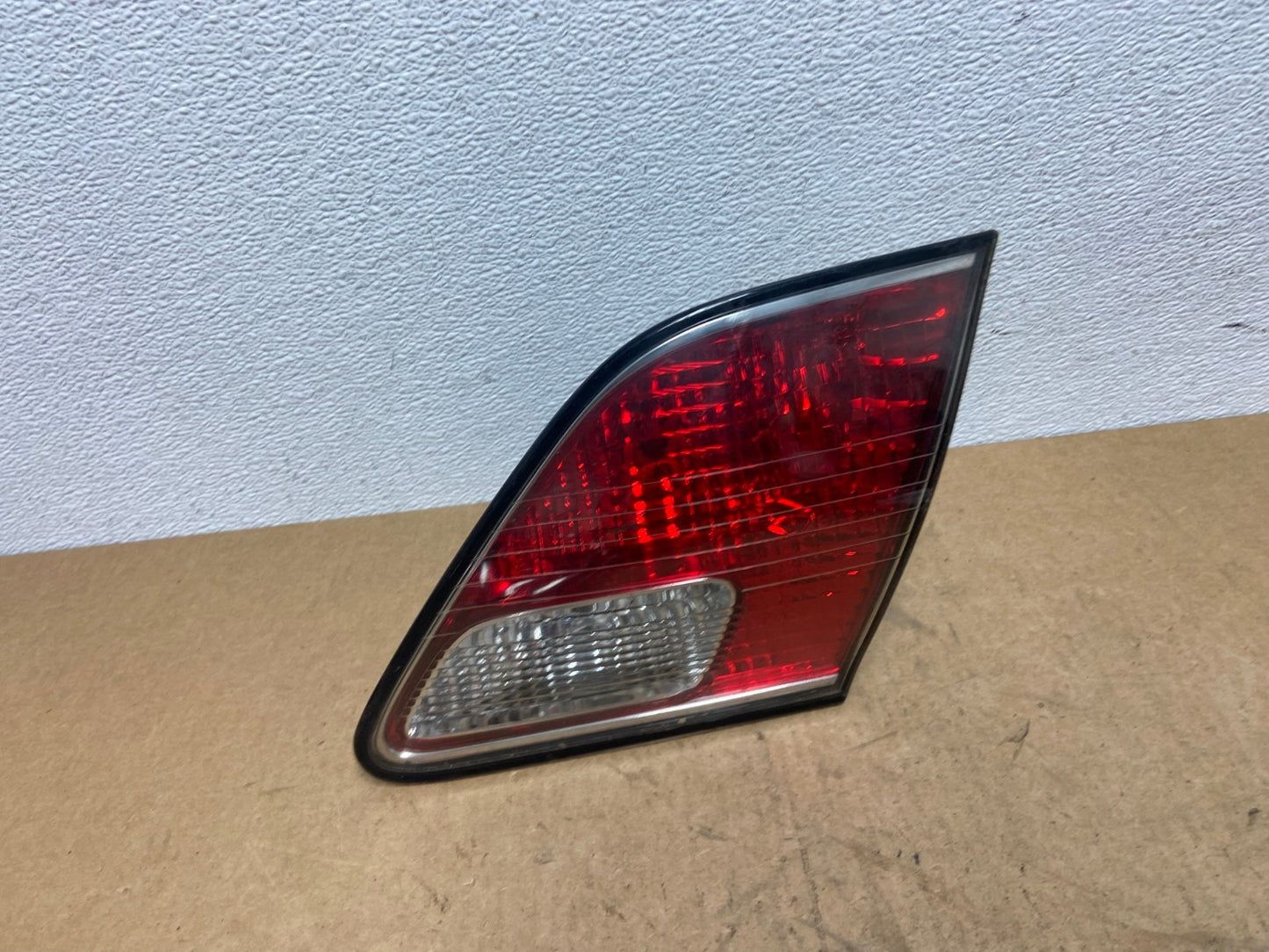 2002 2003 2004 Lexus Es300 Es330 Right Passenger Inner Tail Light AC3087 LK0