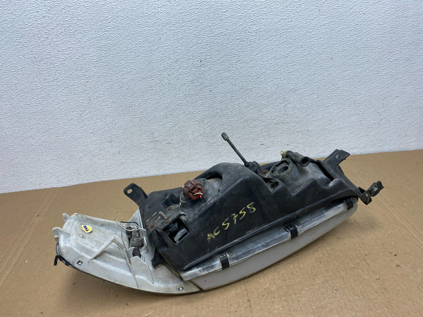1992 1993 1994 Toyota Camry Left Driver LH Halogen Headlight AC5758 DW9