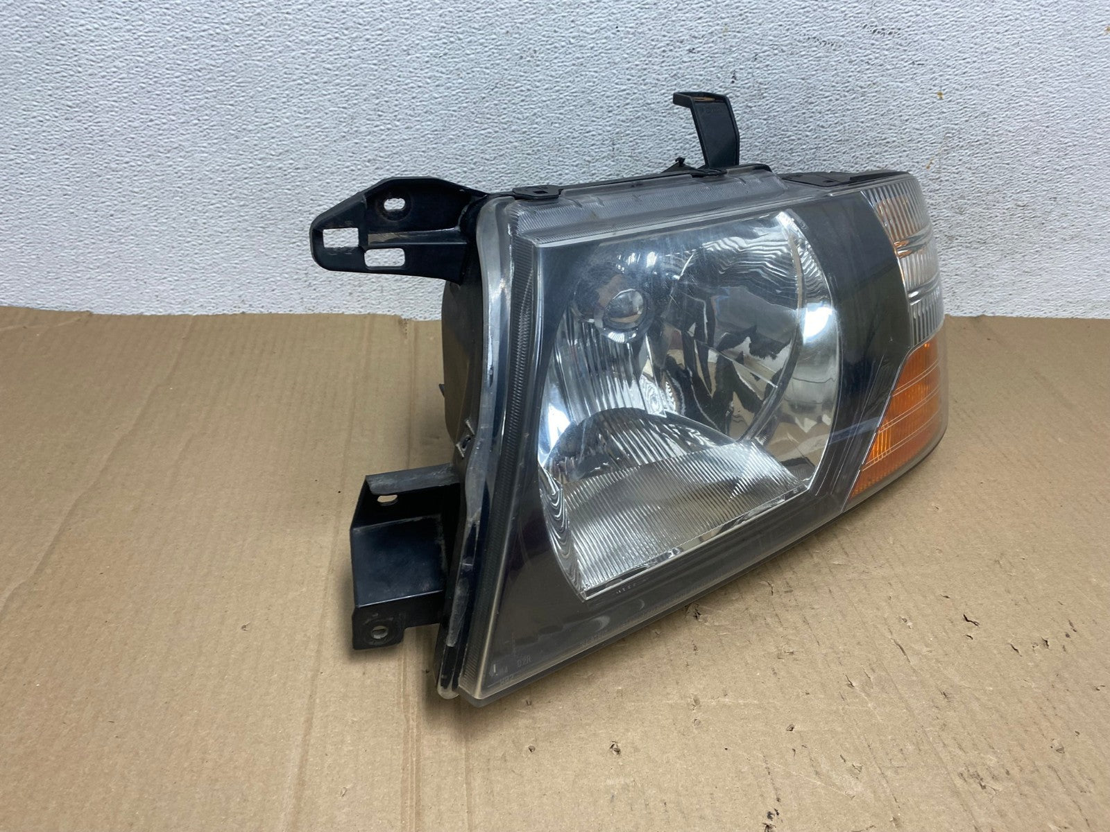 2000 to 2004 Mitsubishi Montero Pajero Left Driver LH Headlight AE8938 LK2