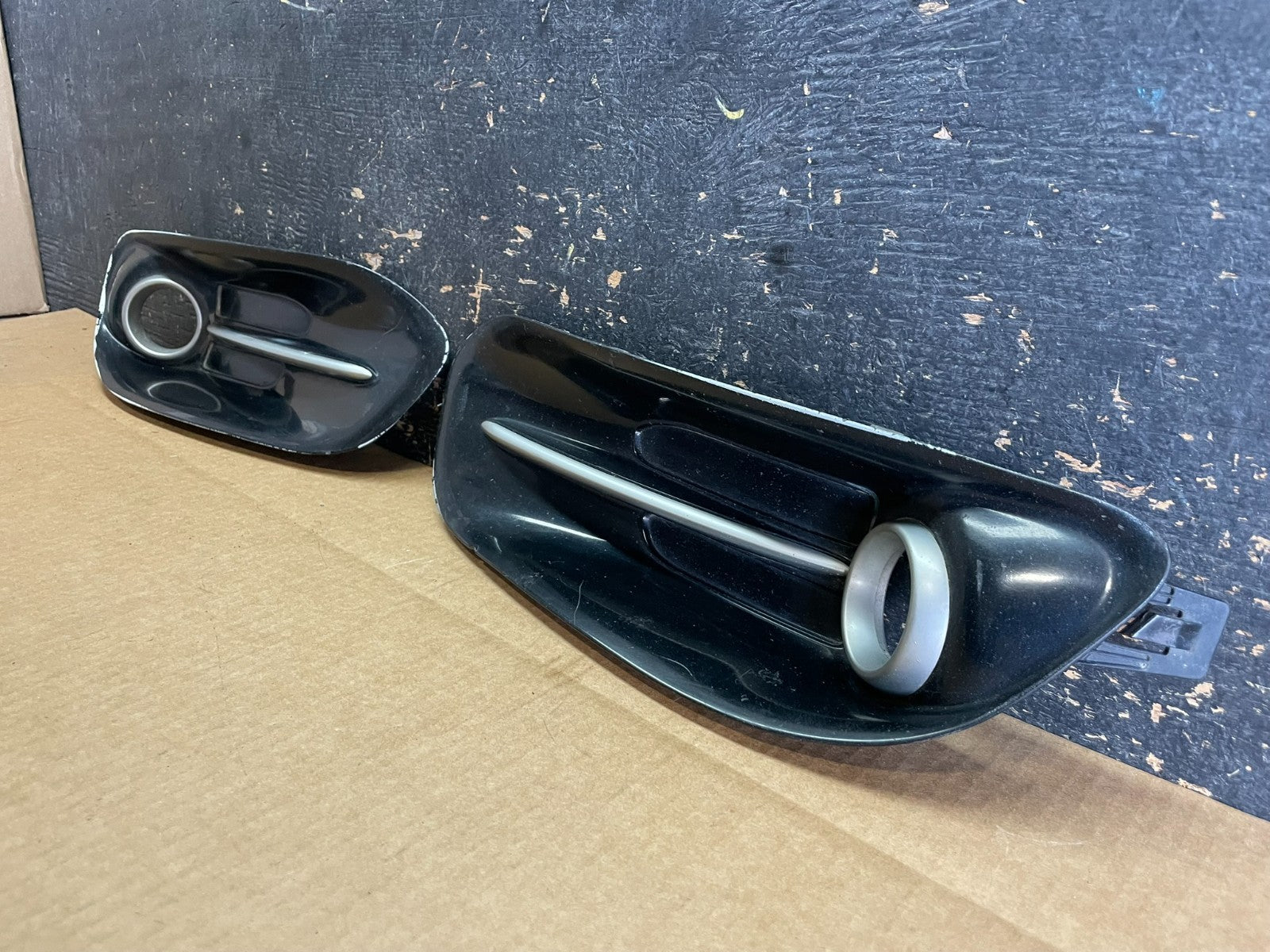 2013 to 2016 Dodge Dart Left+Right Side Fog Lights Bezel AA8987 DG2