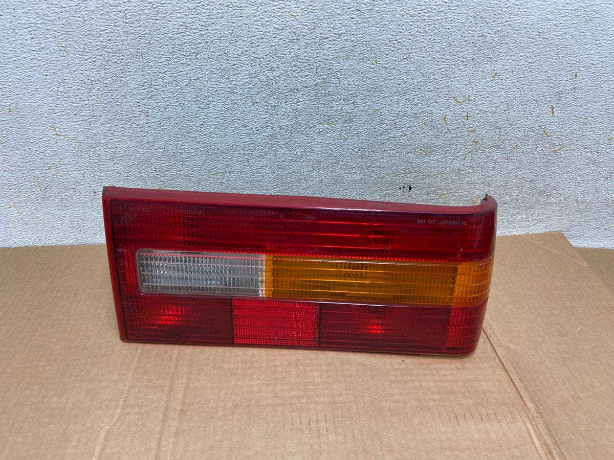 1990-1992 Volvo 740 Right Passenger RH Side Tail Light AI3734 DG0