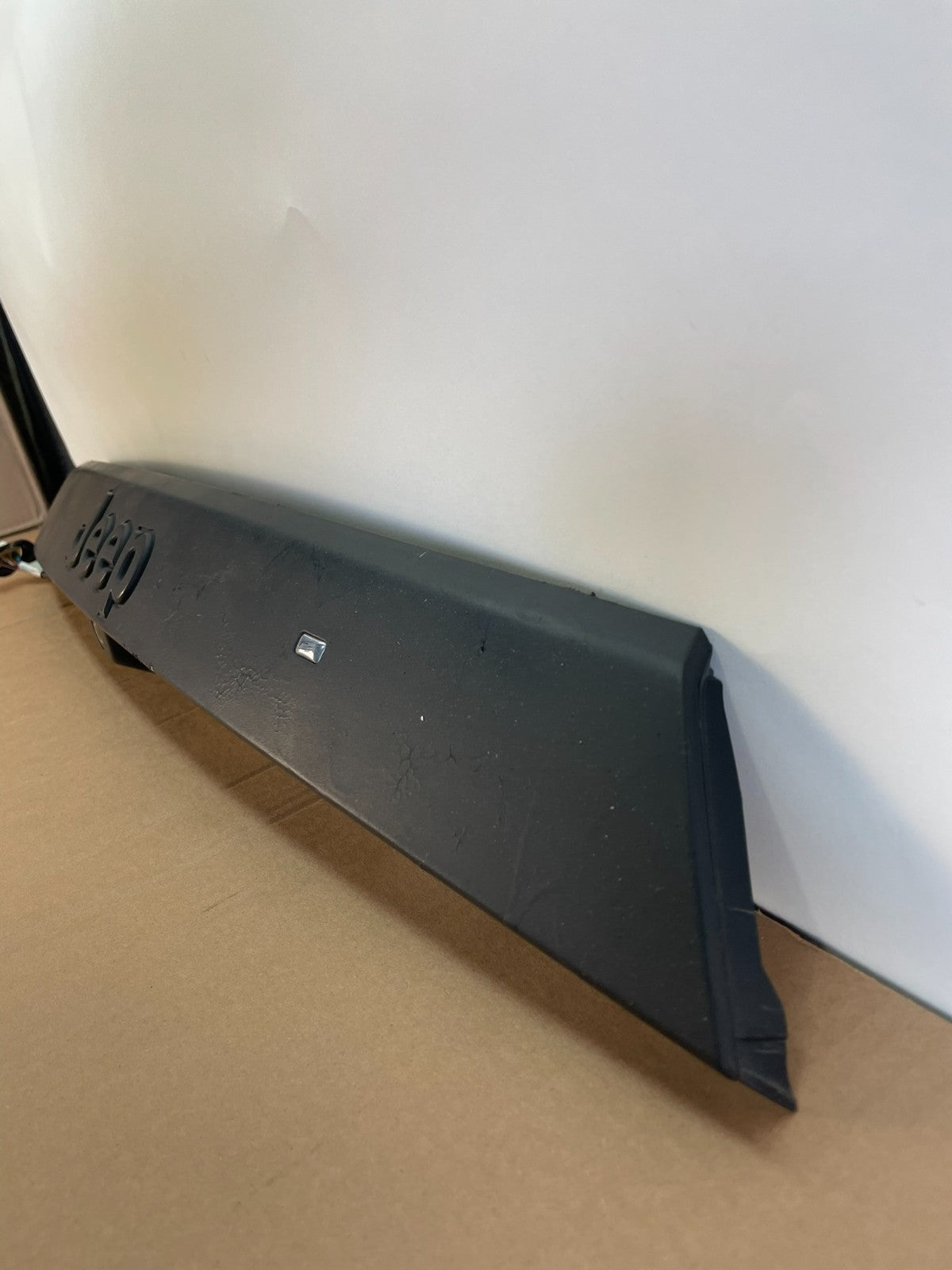 2011-2013 Jeep Grand Cherokee Liftgate Garnish Molding Trim W/O Camera AG7724 DG1