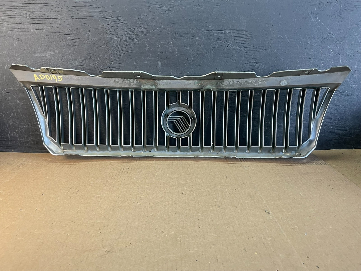 2002 to 2005 Mercury Mountaineer Front Upper Grill Grille AD0195 DG3
