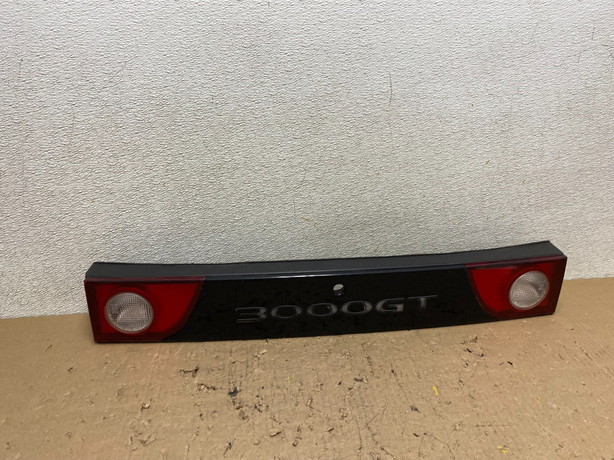 1995 to 1998 Mitsubishi 3000GT Rear Center Trunk Tail Light Panel R9899 DW0