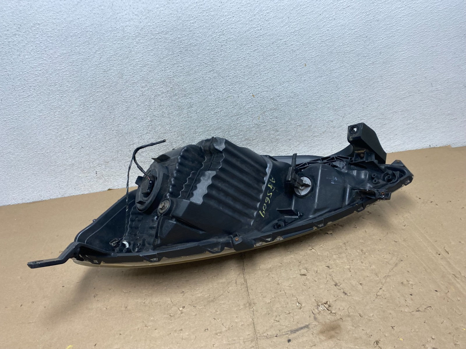 2009 to 2013 Honda Fit Right Passenger RH Side Headlight Halogen AG5609 DW5