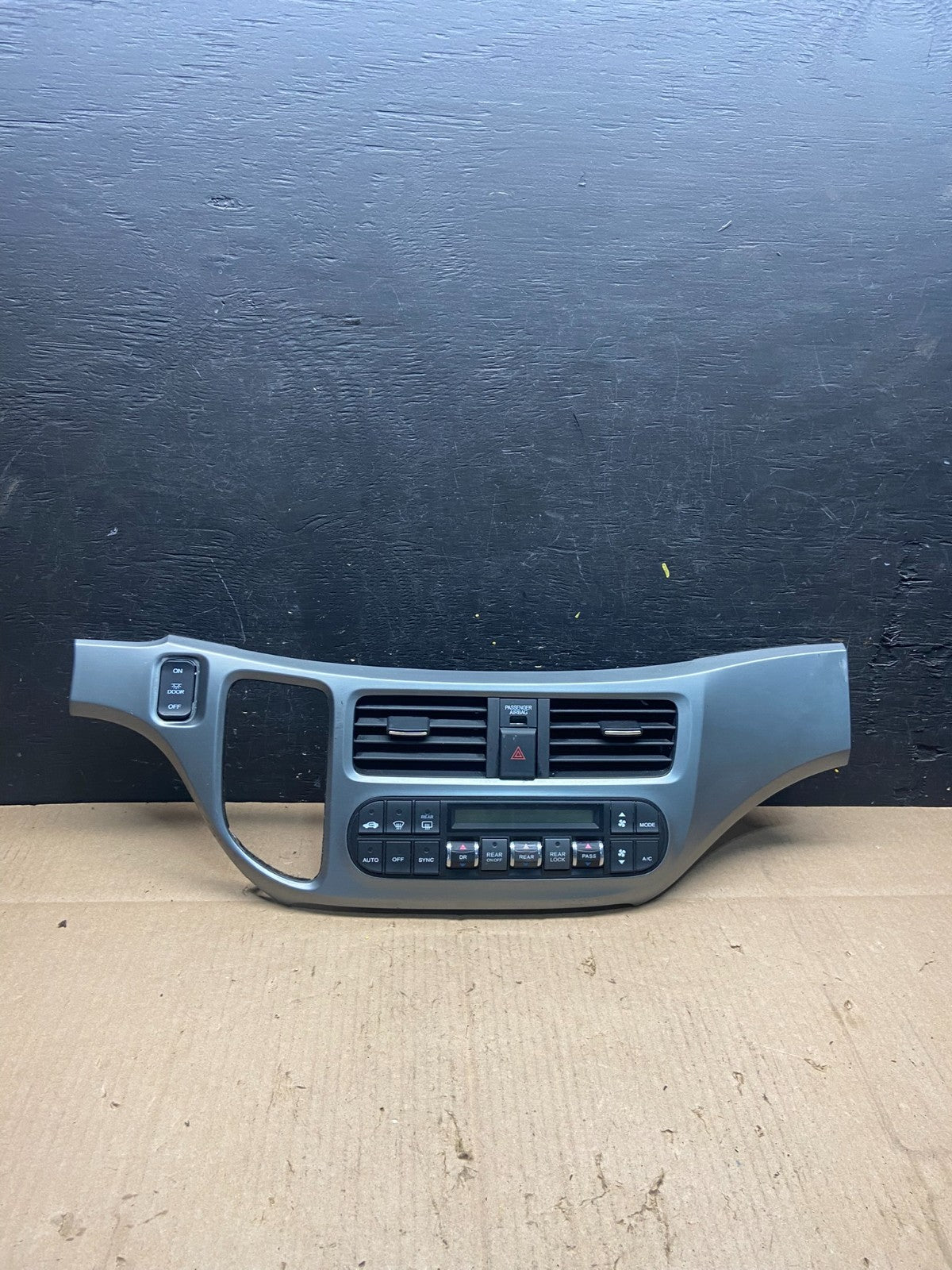 2005 to 2010 Honda Odyssey Radio Climate Control Dash Trim Bezel Q0807 DG0