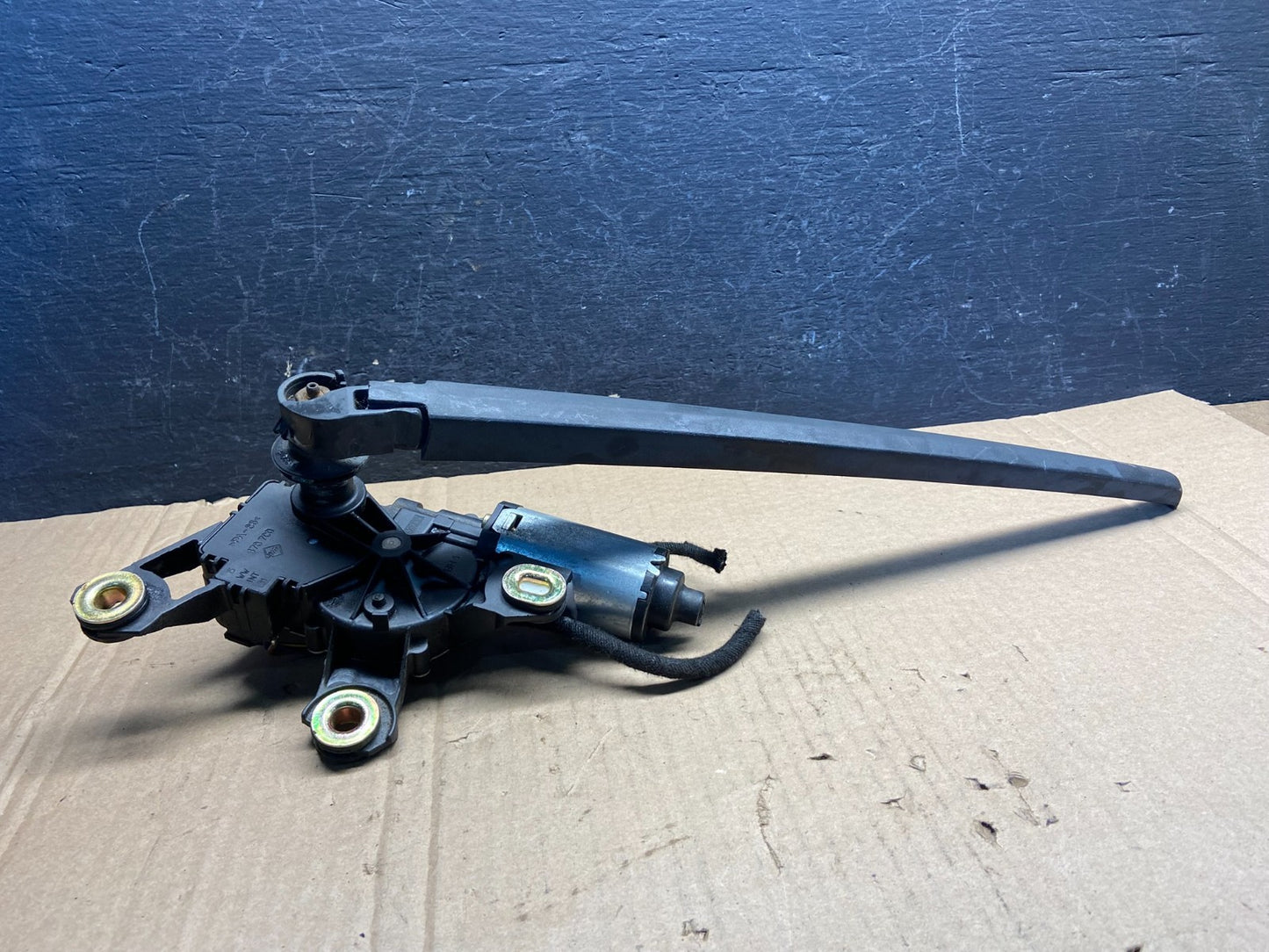 2007 to 2015 Audi Q7 Rear Windshield Washer Wiper Motor AE2327 DG1