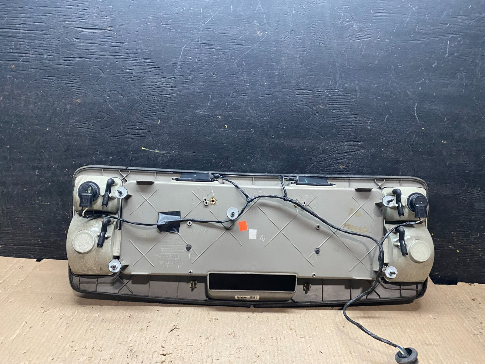 2004-2009 Cadillac SRX Trunk Panel Lid Backup License Plate X8125 DG5