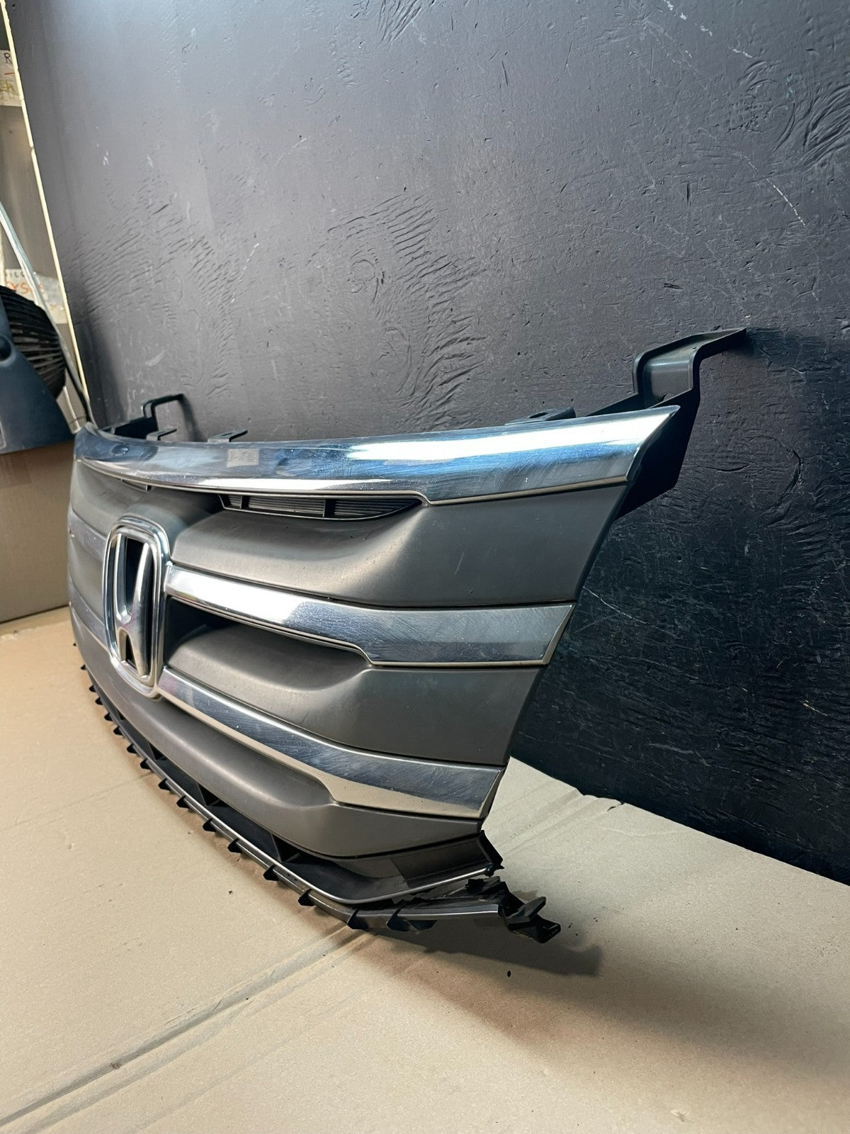 2011 to 2013 Honda Odyssey Front Upper Grille Grill AD8330 DG1