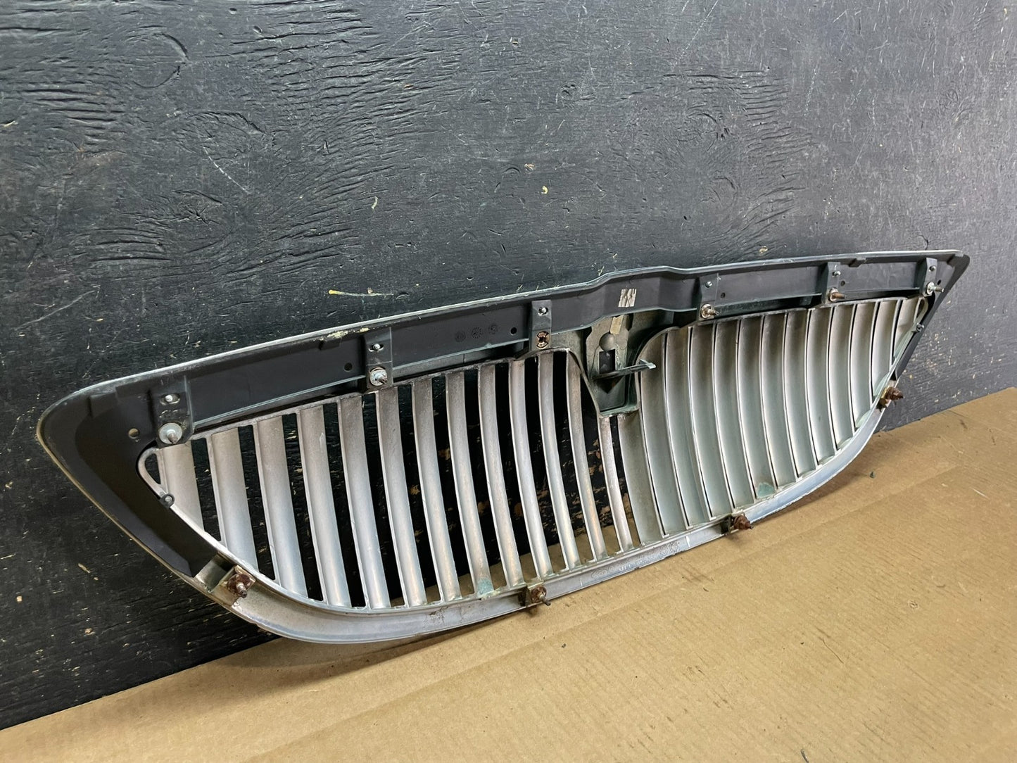 2003 to 2011 Lincoln Town Car Front Upper Grille Grill Chrome W/Emblem AA9142 DG6