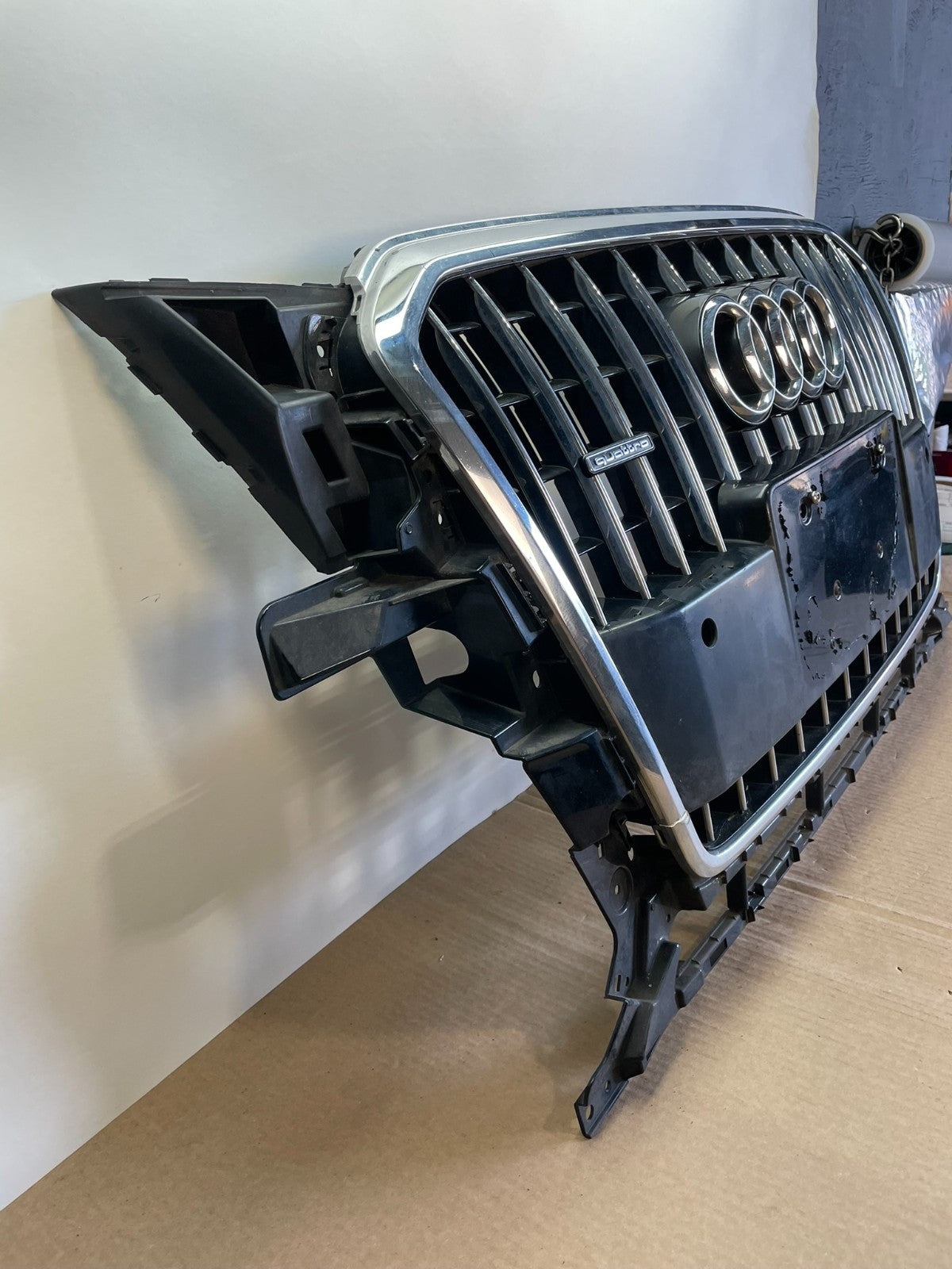 2013 to 2017 Audi Q5 Front Center Grille Grill 8R0853651R AF54522