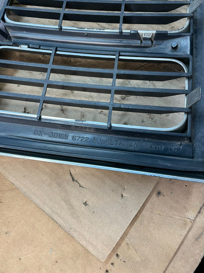 2006 to 2010 Jeep Commander Front Upper Grill Grille OEM AA7986 DG6