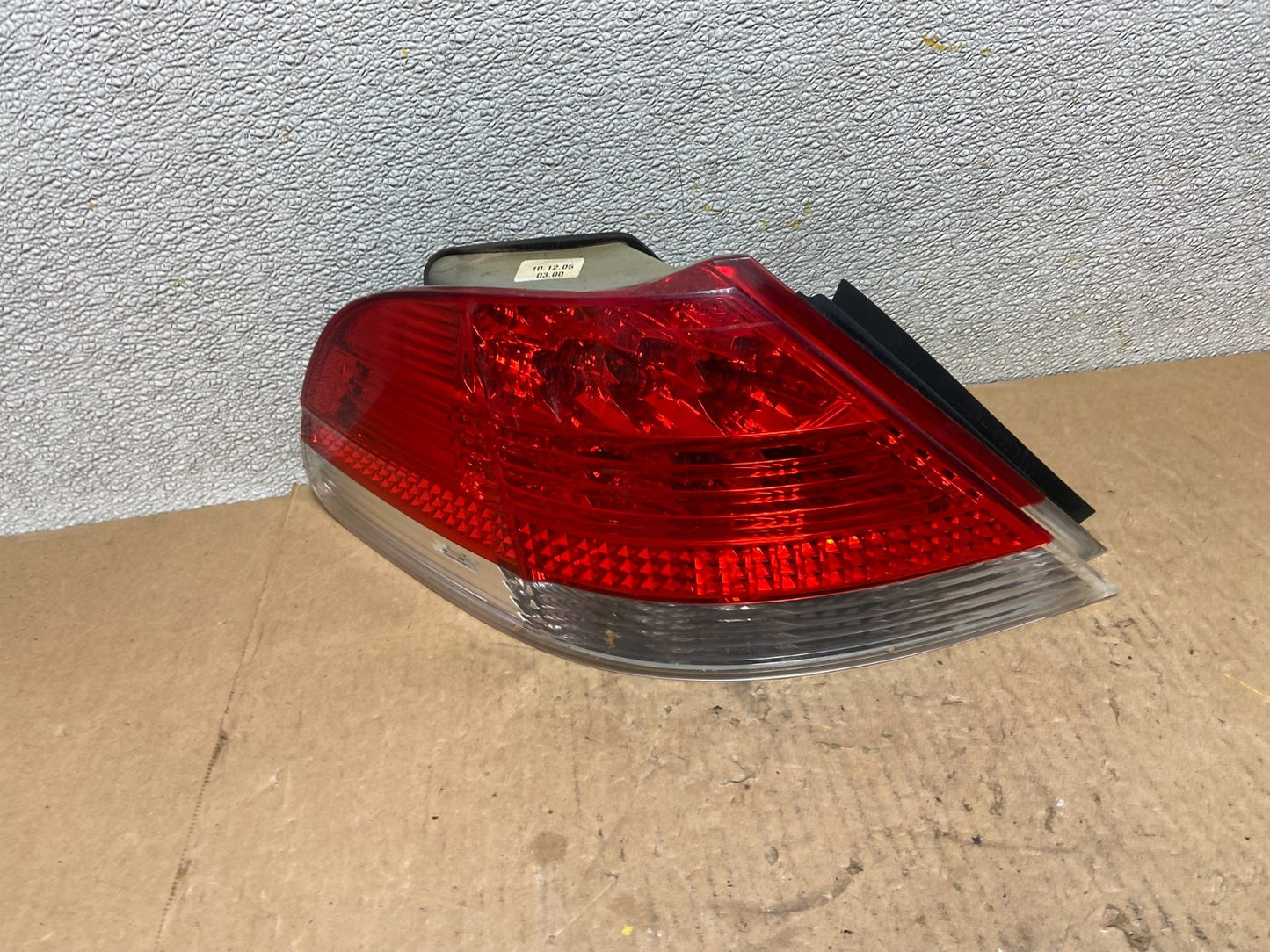 2002 to 2005 BMW 7-Series 745i 760i Left Driver Tail Light Oem Z7712 PS0
