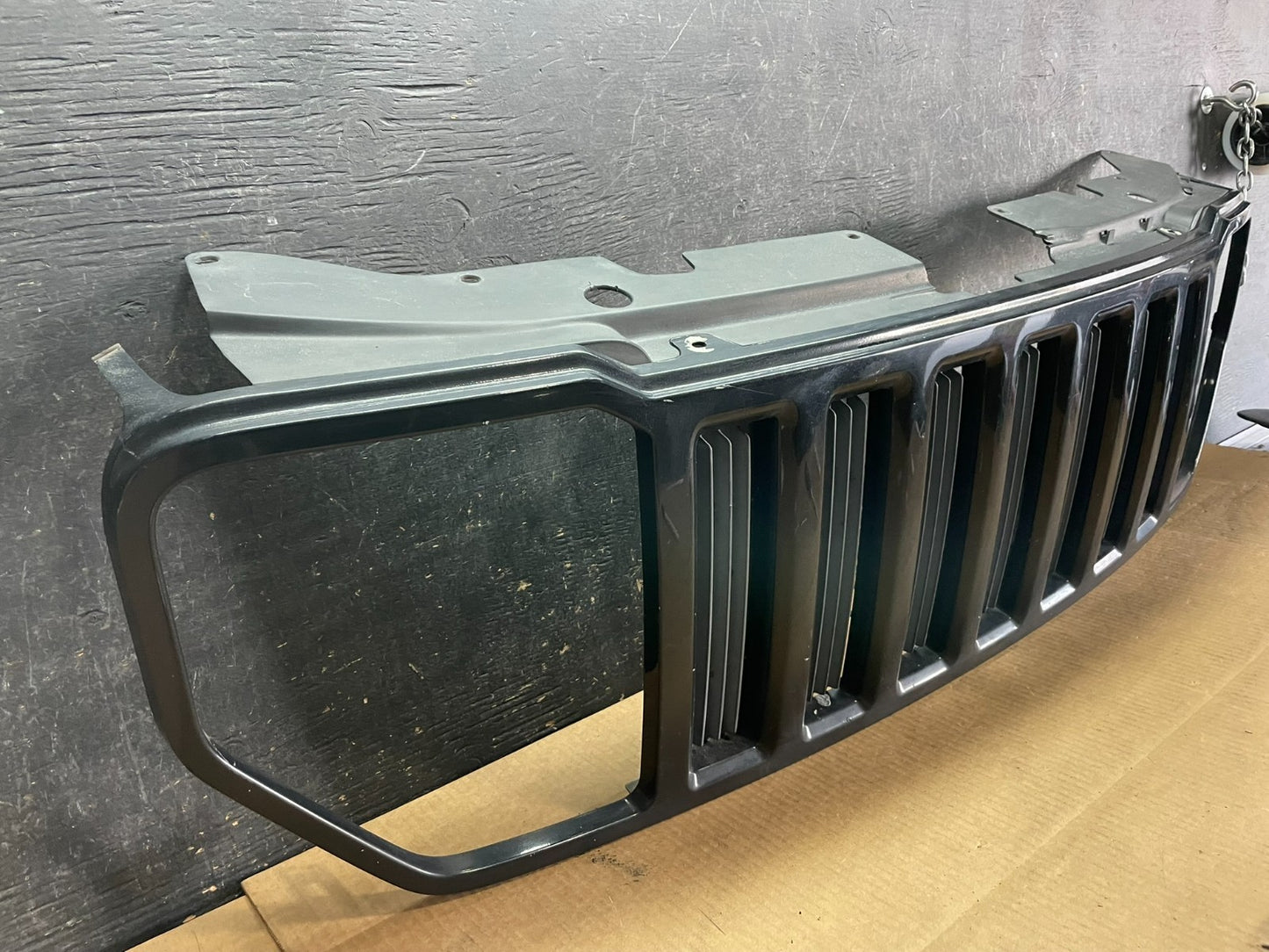 2008 2009 2010 2011 2012 Jeep Liberty Front Upper  Grill Grille OEM AA9065 DG2
