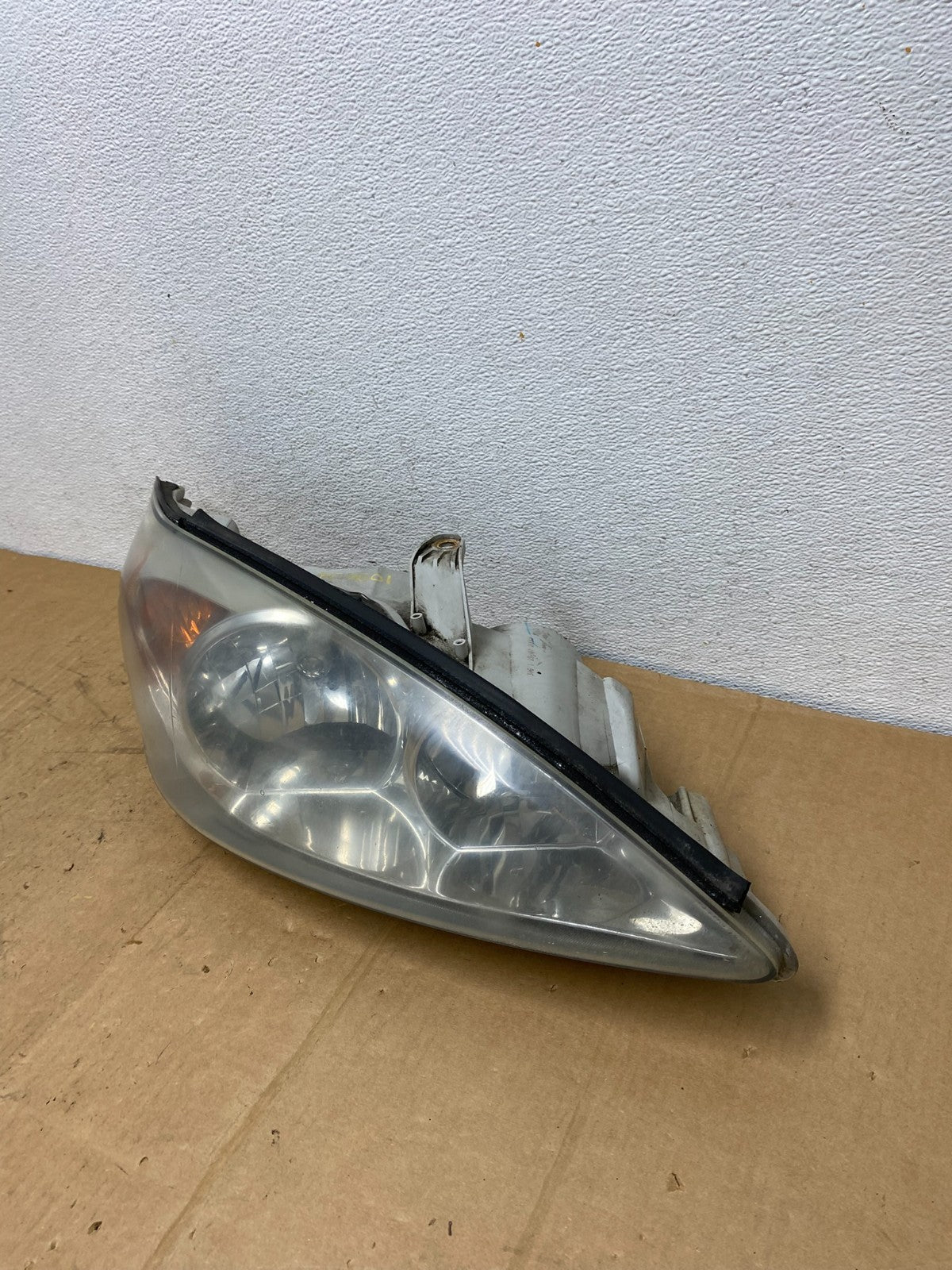 2002 to 2004 Toyota Camry Halogen Headlight Right Passenger Rh AC8601 DW1