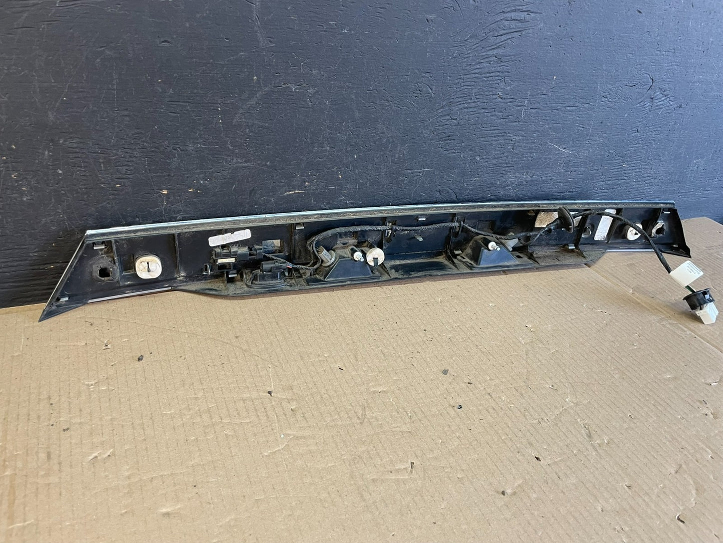 2011-2013 Jeep Grand Cherokee Liftgate Garnish Molding Trim W/O Camera AE3639 DG4