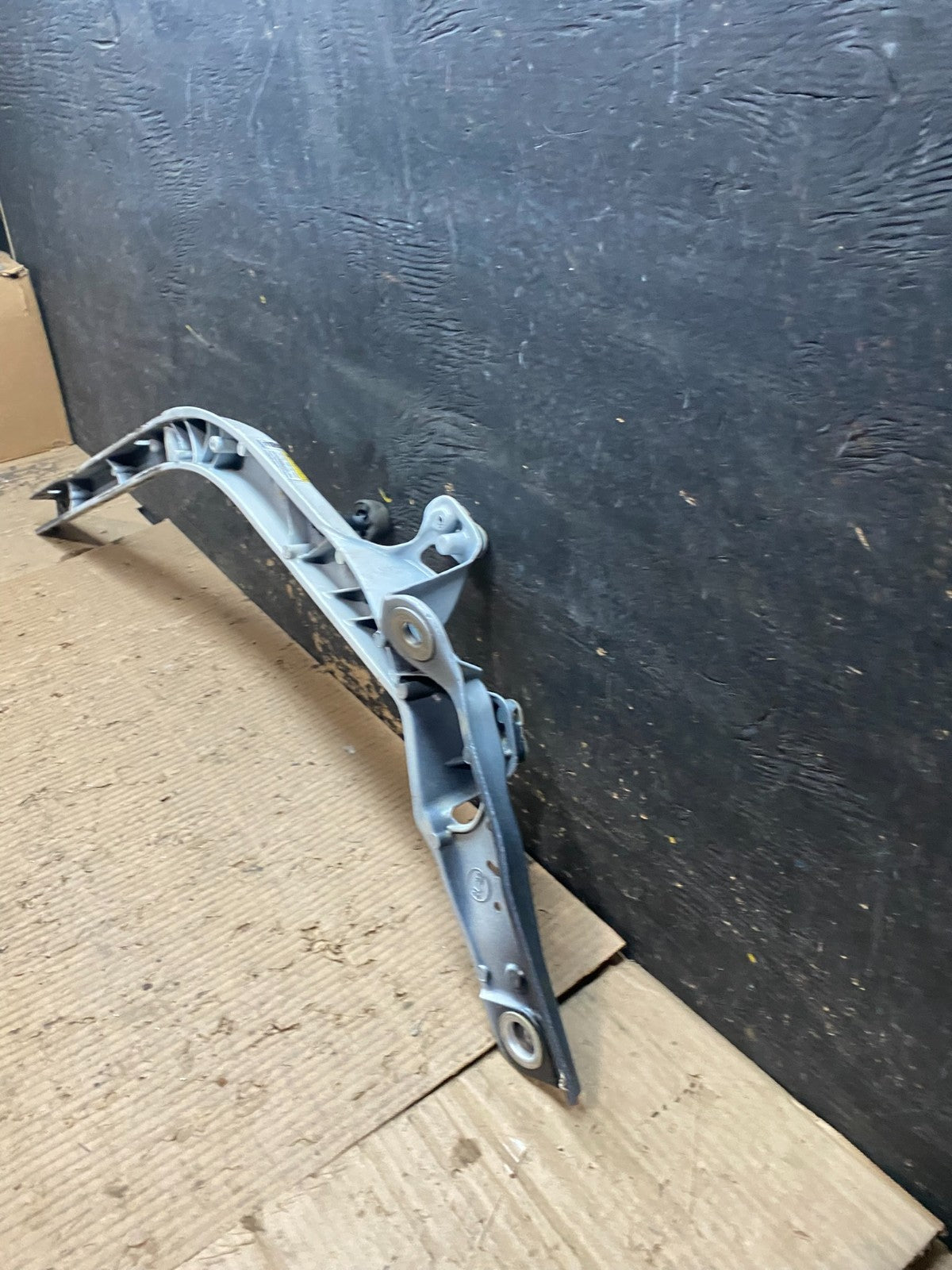 2020 to 2023 Ford Explorer Left Driver LH Upper Tic Bar Oem X0246 DG5