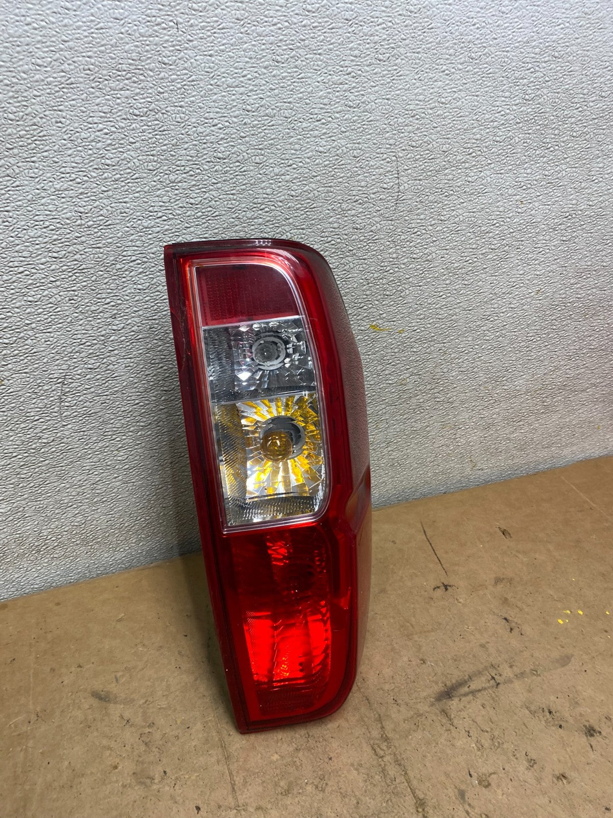 2005 to 2014 Nissan Frontier Left Driver LH Side Tail light Oem X6684 PS2