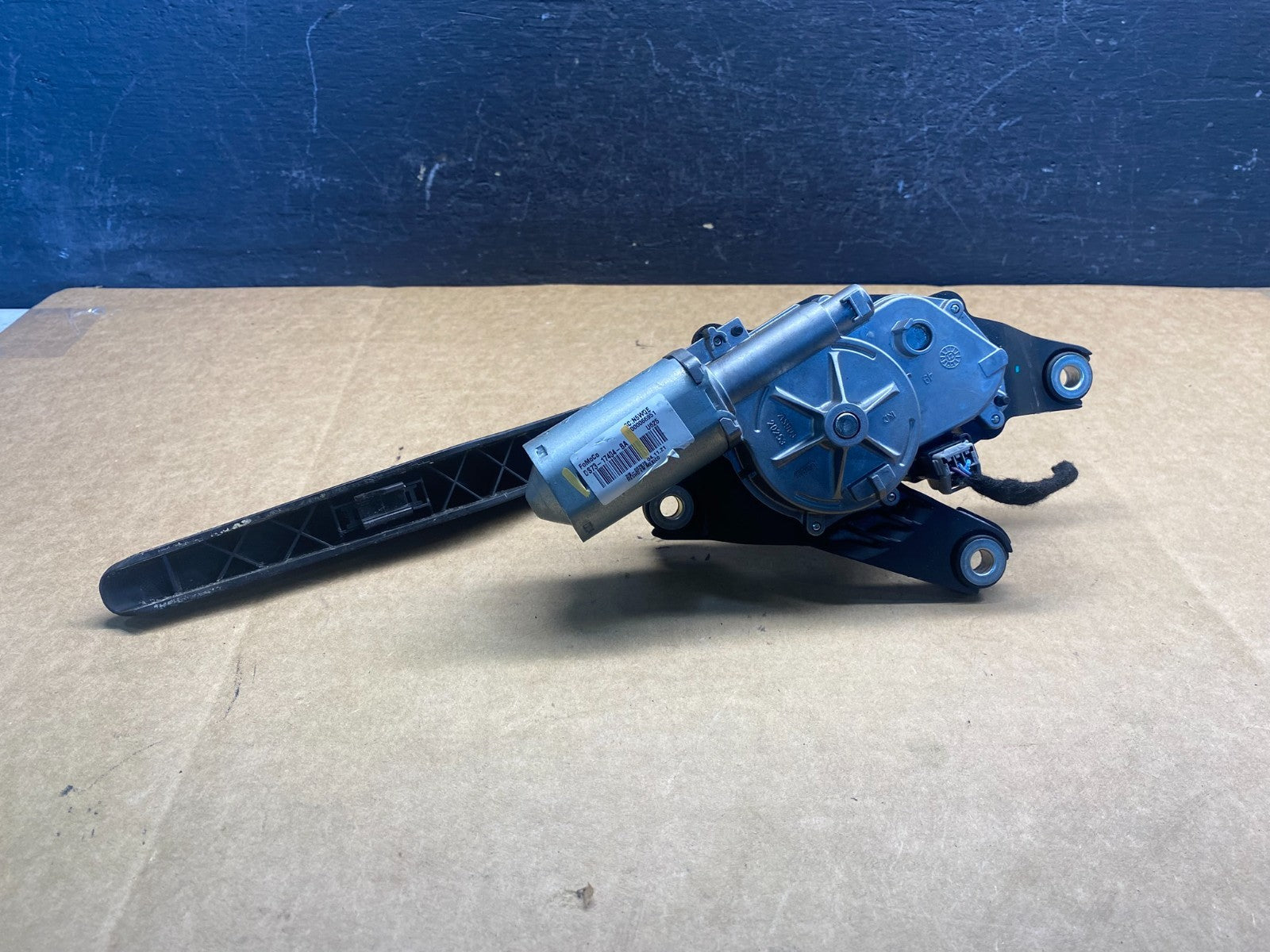 2020 to 2023 Ford Explorer Rear Windshield Wiper Motor AD7461 DG5