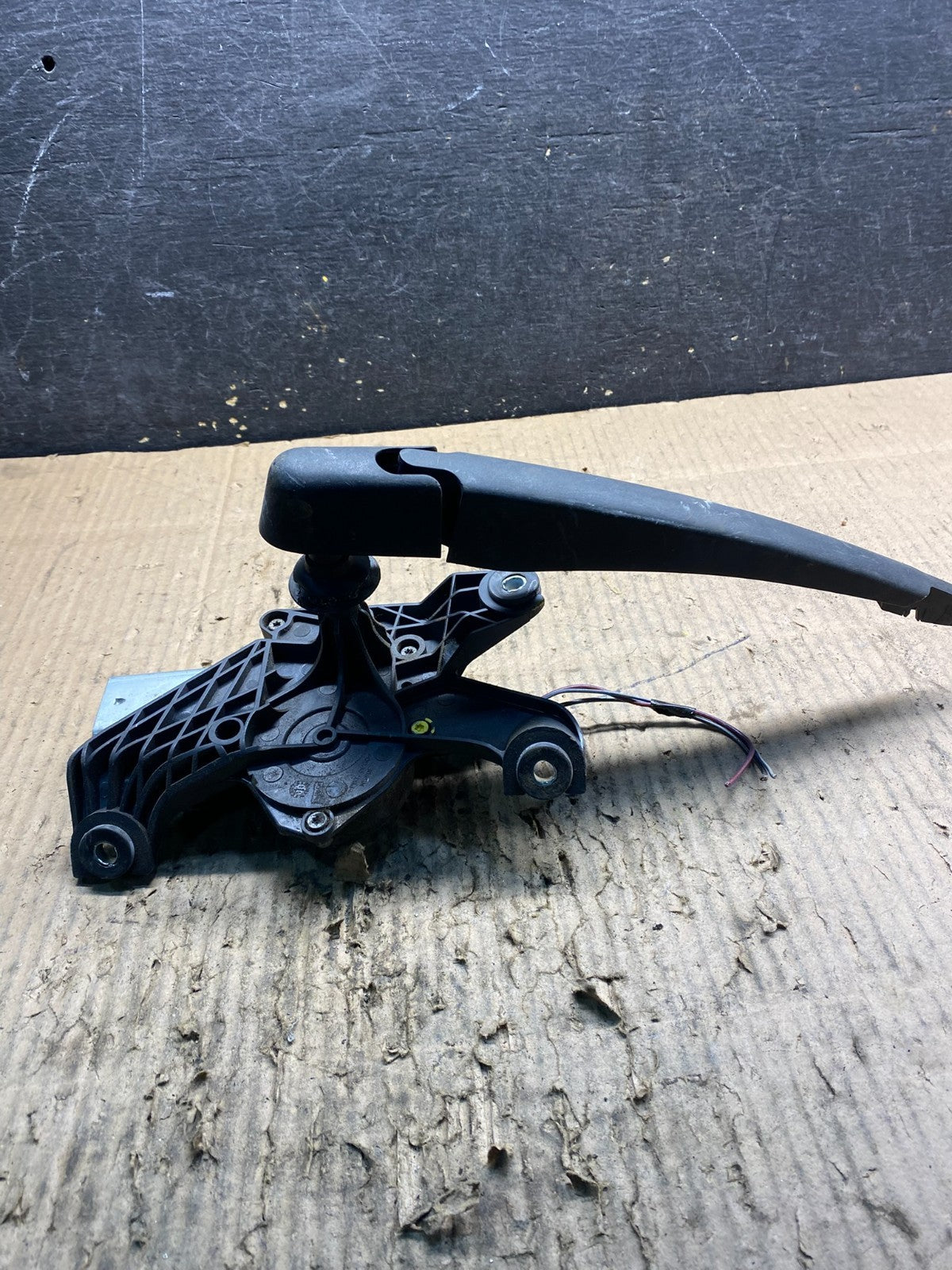 2011 to 2014 Ford Edge Licnoln MKX Rear Windshield Wiper Motor OEM y1438 DG1