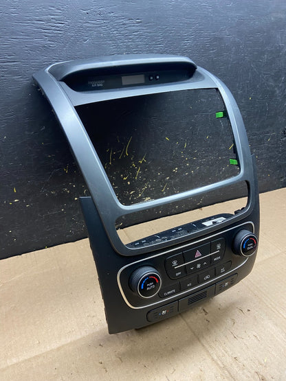2014 2015 Kia Sorento Center Radio Climate Control Clock Trim Heat Seat AA81332