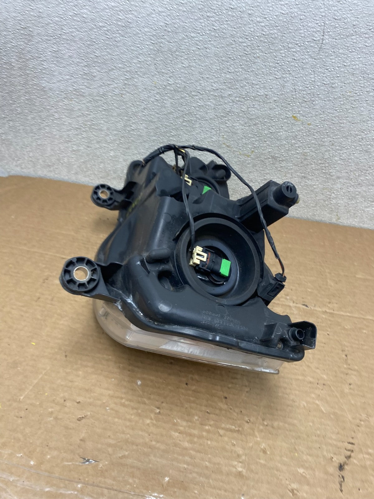 2011 to 2016 Chrysler Town and Country Right Passenger Headlight Z2603 DW7