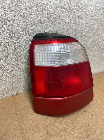 2001 2002 Subaru Forester Left Driver LH Side Tail Light AA4172 DW2